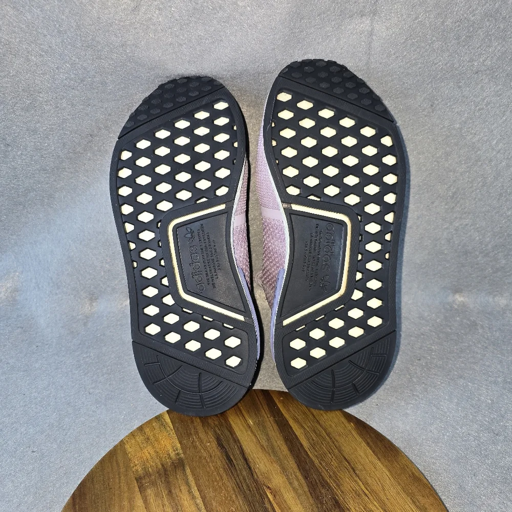 Purple adidas, marque aux 3 bandes, boost Womens Size 6**** - Picture 7 of 10